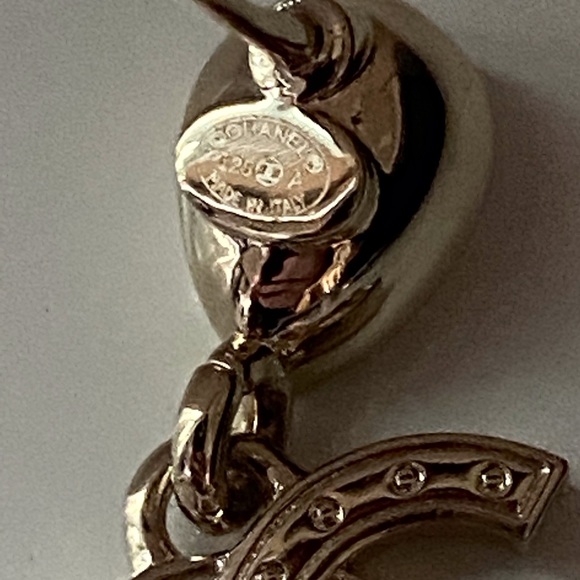 Chanel Gold and Crystal tear drop small Earrings - Picture 2 of 5